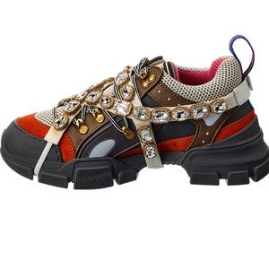 Meet your Posher, Tee